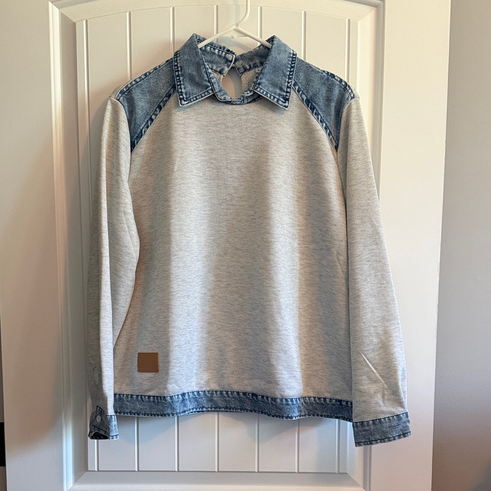 Women’s Gray Sweatshirt with Denim Trim